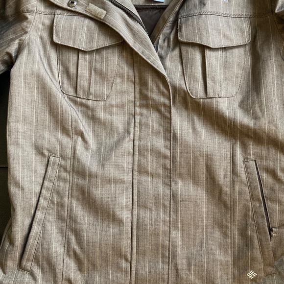Women’s Columbia Snow Jacket - Picture 2 of 8